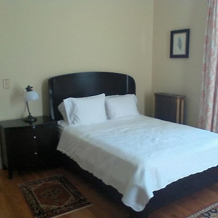 A Kingston Bed & Breakfast Exterior photo