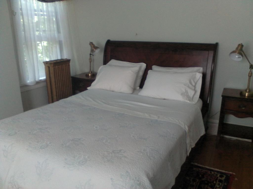 A Kingston Bed & Breakfast Exterior photo