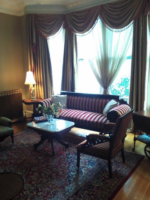 A Kingston Bed & Breakfast Exterior photo